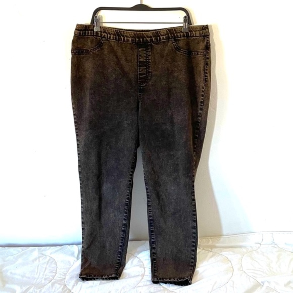 Logo by Lori Goldstein acid wash cropped high rise pull on denim leggings